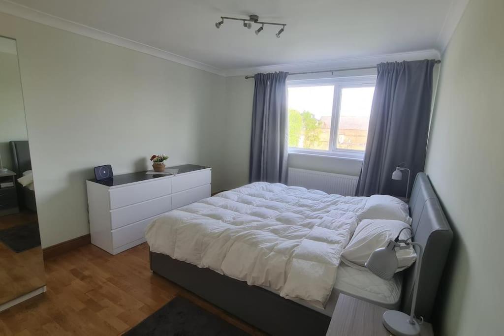 Bright & Lovely & Apartment Whetstone Luaran gambar