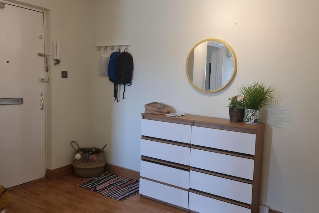 Bright & Lovely & Apartment Whetstone Luaran gambar