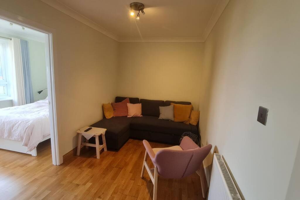 Bright & Lovely & Apartment Whetstone Luaran gambar